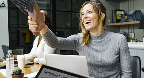 Una de cada tres empresas prevé incrementar las contrataciones en 2022